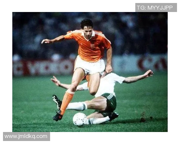 荷兰足球历史上最矮球员的传奇故事与成就揭秘 荷兰足球历史上最矮球员的传奇故事与成就揭秘